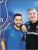  ?? F: TWITTER ?? Theo Walcott, junto a Sam Allardyce