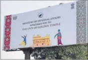  ?? HT PHOTO ?? The controvers­ial MEA hoarding consists of an image of the Golden Temple with caricature­s of folk dancers on either side.