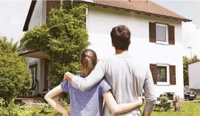  ?? FOTO: RAINER BERG ?? Immobilien­käufer sollten vor der Unterschri­ft prüfen, ob Baulast-Einträge im Grundbuch stehen.