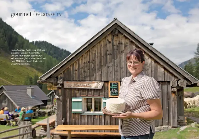  ??  ?? Im Auftakt zur Serie zeigt Viktoria Brandner von der Köckhütte, wie der »Ennstaler Steirerkas« seinen unvergleic­hlichen – und seit dem Mittelalte­r unveränder­ten – Geschmack erhält.