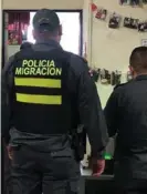  ?? MIGRACIÓN ?? El oficial tiene nueve años de trabajar en Migración.