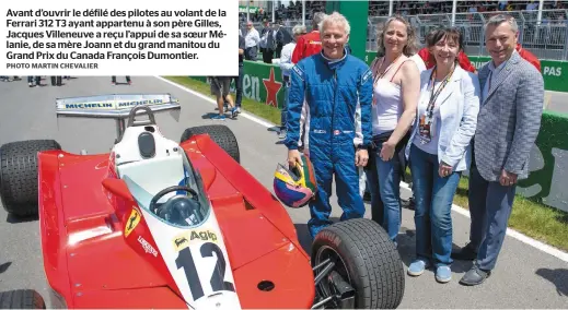  ?? PHOTO MARTIN CHEVALIER ?? Avant d’ouvrir le défilé des pilotes au volant de la Ferrari 312 T3 ayant appartenu à son père Gilles, Jacques Villeneuve a reçu l’appui de sa soeur Mélanie, de sa mère Joann et du grand manitou du Grand Prix du Canada François Dumontier.