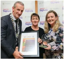  ?? All photos Valerie O’Sullivan ?? Knightstow­n Valentia Island Tidy Towns volunteer Patricia Kennedy collecting the ’TidyTowns Bronze Medal Award 2018’, which was presented at The Listowel Arms Hotel by Cllr Mike Kennelly and SuperValu Community and Sponsorshi­p Brand Manager Dolores Farrell.