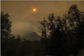  ?? 2022. Photograph: Daniel Kim/AP ?? Smoke from the Bolt Creek fire obscures Mount Index in Washington state on 10 September