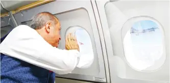  ??  ?? ANKARA: This photo taken on July 15, 2017 shows Turkey’s President Recep Tayyip Erdogan waving to an F-16 fighter jet while travelling from Ankara to Istanbul. — AFP