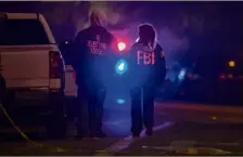  ?? (Photo AFP) ?? Des enquêteurs du FBI sur les lieux du drame.