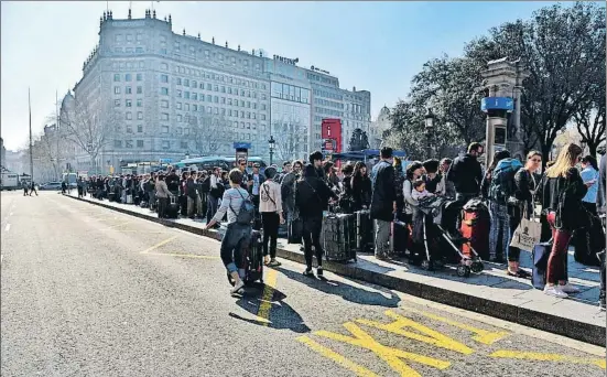  ?? ÀLEX GARCIA / ARCHIVO ?? Hace pocos días los taxistas celebraron una huelga para alertar de sus problemas