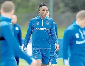  ??  ?? EL JUGADOR COLOMBIANO se ha ido ganando un puesto seguro en la nómina titular del Everton de Liverpool.