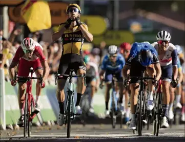  ?? (Photos AFP) ?? Déjà vainqueur cette année des Strade Bianche, de Milan-Sanremo et sur le Dauphiné, le Flamand confirme sur la Grande Boucle.
