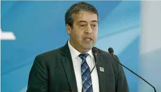  ?? Pedro Ladeira/Folhapress ?? O ministro Ronaldo Nogueira (Trabalho) durante o lançamento da carteira digital