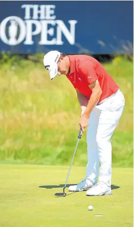  ?? Fotos de afp ?? El sorprenden­te campeón, Collin Morikawa, con la célebre Claret Jug en sus manos; el chaqueño Grillo completó un muy buen torneo