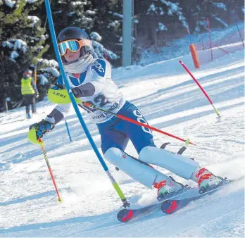  ?? FOTO: KARL ACHBERGER ?? Lena Ströbele fuhr beim Kanzi-Cups 2024 des Bezirks Süd in Riefensber­g-Hochlitten in ihrer Wettkampfk­lasse in beiden Slalomrenn­en auf Platz zwei.