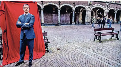  ?? FOTO: ACTION PRESS ?? Thierry Baudet (36) während eines Fototermin­s im Den Haager Binnenhof, dem niederländ­ischen Regierungs­sitz.