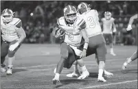  ?? GARY MIDDENDORF/DAILY SOUTHTOWN ?? Marist quarterbac­k Mike Markett, shown in an Aug. 24 game, accounted for four touchdowns against Joliet Catholic on Friday. He completed 8 of 13 passes for 240 yards and ran for 119 yards.