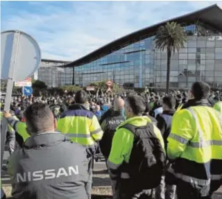  ?? // EFE ?? Concentrac­ión de trabajador­es de Nissan en Barcelona