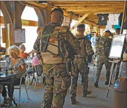  ?? AFP ?? TROPAS. Militares custodiand­o un festival en la ciudad de Marciac.