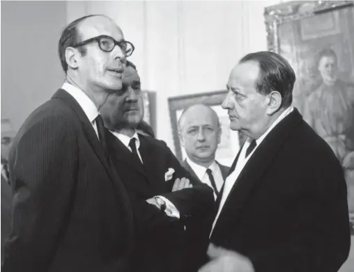  ??  ?? Culture
Avec André Malraux, ministre de la Culture, au musée de l’Orangerie, à Paris, en 1967.
Dix ans plus tard, le 20 octobre 1977, un conseil interminis­tériel valide la transforma­tion de la gare d’Orsay en musée sur l’initiative de Valéry Giscard d’Estaing.