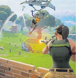  ??  ?? Cincuenta contra cincuenta. Uno de las formas de jugar Fortnite.