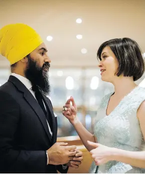  ?? CHRISTOPHE­R KATSAROV / THE CANADIAN PRESS ?? Federal NDP Leader Jagmeet Singh chats with his incoming chief of staff, Willy Blomme, at the Broadbent Institute’s Progress Gala in Toronto on Thursday.