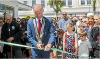  ??  ?? Below: Surrounded by Hawera locals, South Taranaki Mayor Ross Dunlop cuts the ribbon to open Koromako Lane.