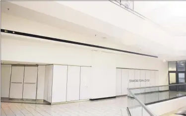  ?? Tyler Sizemore / Hearst Connecticu­t Media ?? Formerly occupied by a FYE store, this vacant storefront faces the food court in the Stamford Town Center in Stamford.