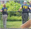  ?? FOTO: DPA ?? FBI-Agenten am Tatort.