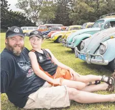  ?? Picture: Nev Madsen ?? ODL STYLE: Rod O'Connor with son Zac O'Connor and their 1962 VW Beetle.