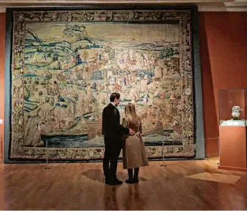  ?? Fotos: Winfried Rein ?? Die großen Wandteppic­he sind Highlights im Neuburger Schlossmus­eum. Die Gobelins sind im Besitz des Historisch­en Vereins.