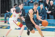  ?? JULIE JOCSAK
THE ST. CATHARINES STANDARD ?? Lakeshore Catholic’s Nick Cryer is pursued by Greater Fort Erie’s Riley Mitchell in consolatio­n championsh­ip action Saturday night.
