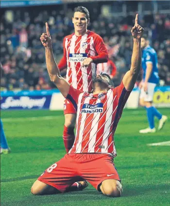  ?? FOTO: EFE ?? El delantero hispano-brasileño celebró así su primer gol con el Atlético en esta nueva etapa