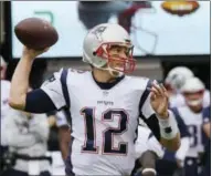  ?? BILL KOSTROUN — ASSOCIATED PRESS ?? Patriots quarterbac­k Tom Brady passes during the first half.