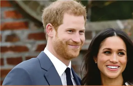  ??  ?? Príncipe Harry e Meghan Markle divulgam mudança de rumos na vida da noiva após anúncio de casamento