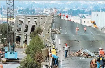  ?? Paul Sakuma Associated Press ?? INTERSTATE 880 in Oakland collapsed in the 1989 Loma Prieta earthquake, which had a magnitude of 6.9