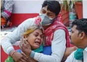  ?? — PTI ?? Relatives mourn over the death of a Covid patient at Swaroop Rani Nehru Hospital in Prayagraj on Saturday.
◗