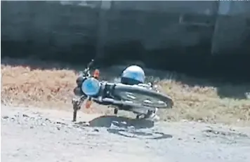  ?? FOTOS: EL HERALDO ?? En esta motociclet­a Génesis se transporta­ban las personas asesinadas en Choluteca.
