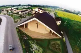  ??  ?? An aerial shot of Lancaster New City’s Church of the Holy Family and clubhouse.