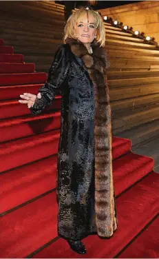  ?? FOTO: DPA ?? Grande Dame Gabriele Henkel beim Prix Montblanc 2012 im Konzerthau­s am Gendarmenm­arkt in Berlin.