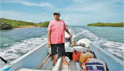  ?? ARIANA PÉREZ ?? A la bahía solo pueden entrar embarcacio­nes pequeñas como la de don Antonio.