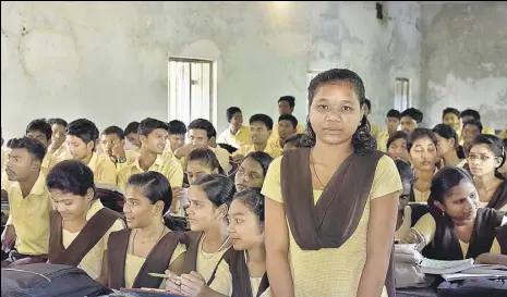  ?? VIPIN KUMAR/HT ?? Pinki Kandagaria, a member of the Dongria Kondh community, who studies at the Autonomous Goverment College in Rayagada.