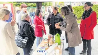  ??  ?? Tous les mardis matins au groupe scolaire des Petits Prés : le Café des Parents.