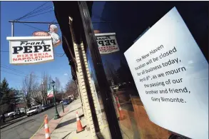  ?? Arnold Gold / Hearst Connecticu­t Media ?? A sign on the front window of Frank Pepe Pizzeria Napoletana announces the closing of the restaurant for the day due to the passing of owner Gary Bimonte on Thursday.