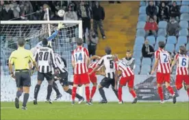  ??  ?? EN 2011. El Udinese es el último italiano en batir al Atleti.