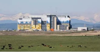  ?? Photos: Calgary Herald/Files ?? The South Health Campus is on pace for about 60,000 visits in its first year of operation, which has meant other city hospitals haven’t felt the same capacity crunch as in past years.