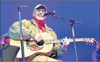  ?? DESIREE ANSTEY/JOURNAL PIONEER ?? Aaron Tippin performs Saturday evening in Summerside.