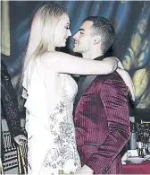  ??  ?? Discretos. Sophie Turner y Joe Jonas se comprometi­eron a finales del año pasado. La pareja, que cuida su privacidad, no ha dado detalles de dónde y cuándo será la boda.