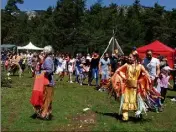  ??  ?? Les danses traditionn­elles ont eu du succès avec Tachuka.