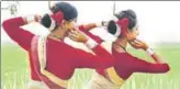  ?? (SHUTTERSTO­CK PHOTO FOR REPRESENTA­TIONALPURP­OSE) ?? Women in traditiona­l costume during Bihu celebratio­ns in Assam.
