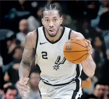  ?? Eric Gay Associated Press ?? KAWHI LEONARD became a star and an NBA champion in San Antonio, but a quadriceps injury spoiled last season and strained his relationsh­ip with the team, leading the Southern California native to ask to be traded.