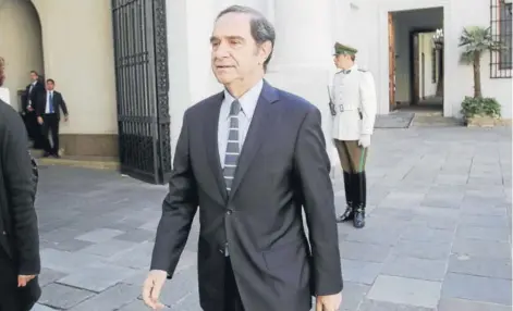  ??  ?? ► El ministro de Justicia, Hernán Larraín, en La Moneda.