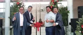  ??  ?? The grand opening of Honda Cars Baliuag led by (from left) ANC+ Group president Dr. Mike Tan, Honda Cars Philippine­s president and GM Noriyuki Takakura, Baliuag Mayor Ferdie Estrella, and ANC+ Group chairman Anthony Cheng.